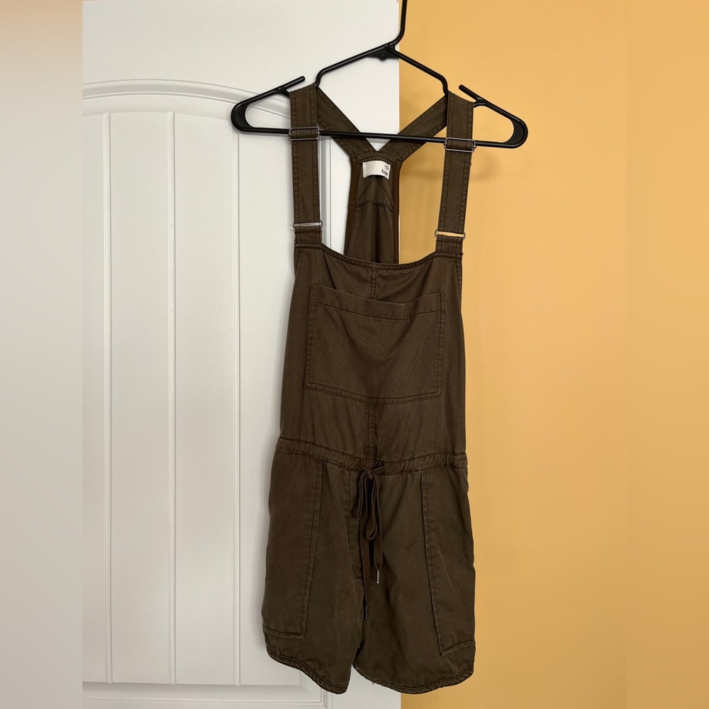 Aritzia Wilfred Free short overalls - size S - olive